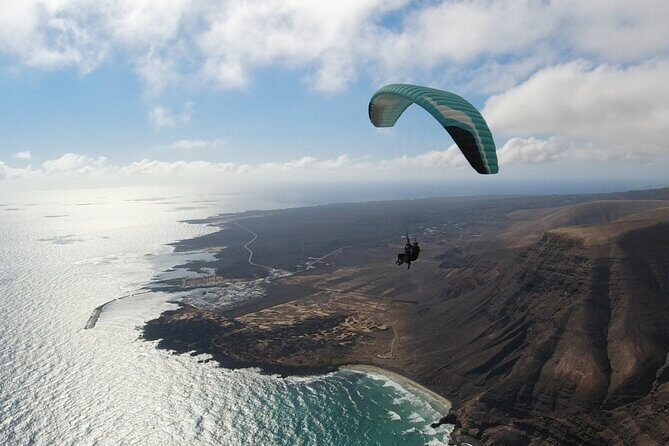 DISCOVERY FLIGHT tandem paragliding Lanzarote with pro pilot - What the Discovery Flight Actually Feels Like (and why it works)