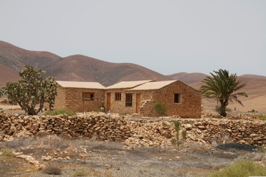 From Lanzarote: Fuerteventura Day Trip - Key highlights at a glance