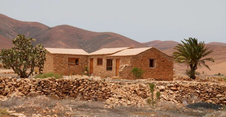 From Lanzarote: Fuerteventura Day Trip - Tefía and Betancuria: walking the old-capital streets