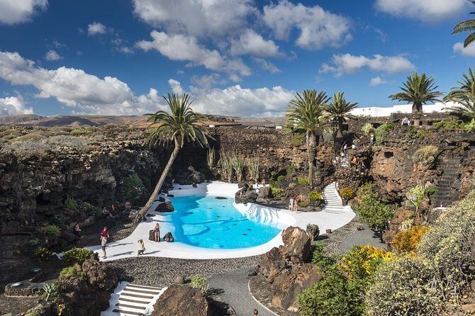 Grand Tour Lanzarote Experience : The Landscape Footprint - From green lagoons to cliff panoramas: the coast stops that slow you down