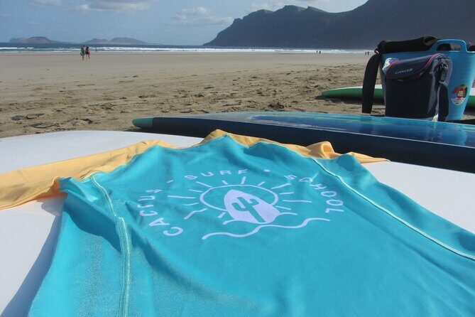 Group and private surf classes with a Certified Instructor in Lanzarote - The 11:00 plan: warm-up, theory, then stand-up practice