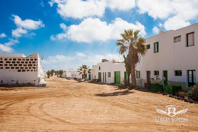 La Graciosa at your leisure (bus transfer and return ferry ticket) - Pricing and value: why $46.44 can be a good deal