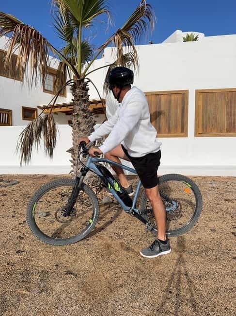 La Graciosa: Rent your ELECTRIC BIKE and explore the island at your own pace. - Las Conchas beach: where the Chinijo archipelago views shine (and bathing can be risky)
