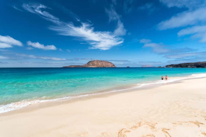La Graciosa: Rent your ELECTRIC BIKE and explore the island at your own pace. - Amber Beach dunes in the north: ride slower, watch the ground, enjoy the open feeling