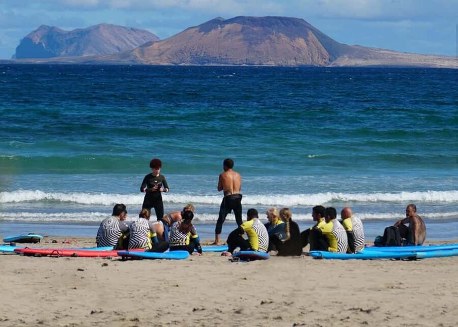Lanzarote: 2 or 4 Hour Surf Lessons in Famara - Coaching style: safety-first, but still fun and focused