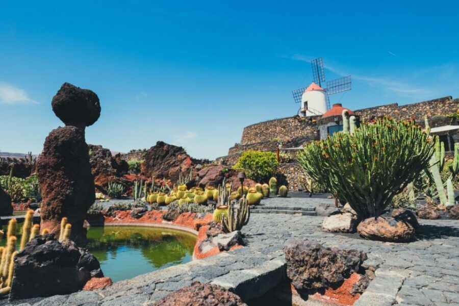 Lanzarote: César Manrique Full-Day Tour - Lunch in Haria: The One Stop You’ll Probably Plan Around