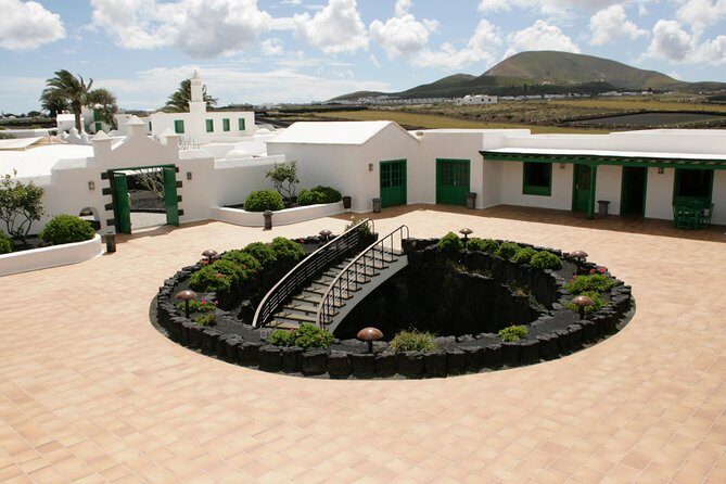 Lanzarote Cesar Manrique - Price and logistics: what your money buys