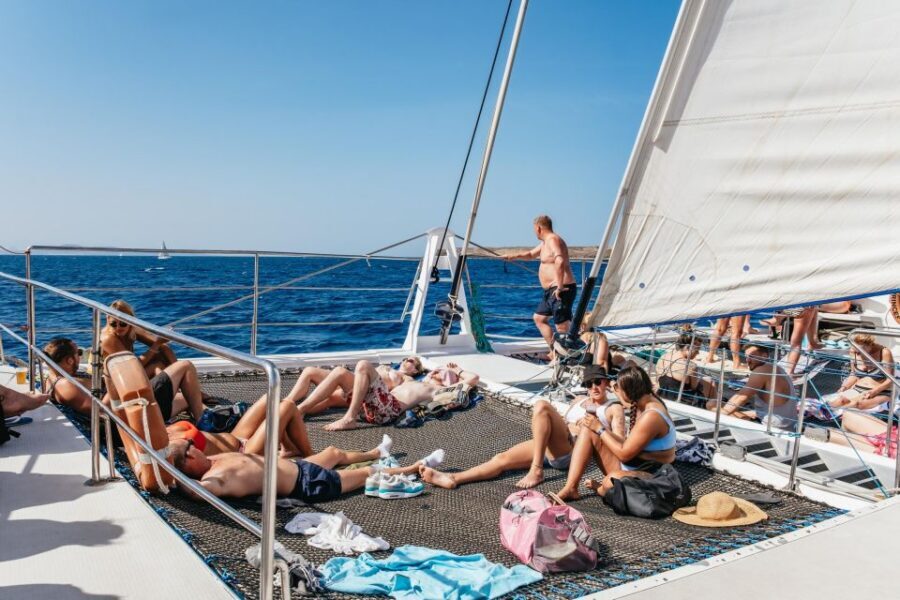 Lanzarote: Day Trip to the Papagayo Beaches by Catamaran - Setting sail from Lanzarote’s easygoing side