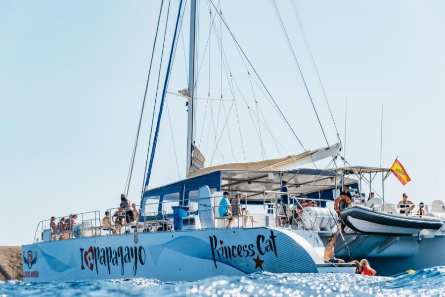 Lanzarote: Day Trip to the Papagayo Beaches by Catamaran - Getting to Puerto del Carmen and finding the ship