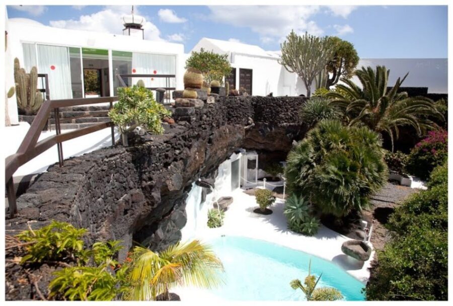 Lanzarote: Full Day Bus Tour with Scenic Views - La Geria overview area: The vineyards that grow like science fiction