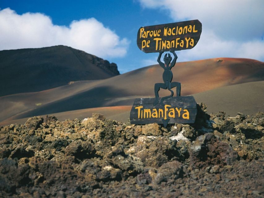 Lanzarote: Full Day Bus Tour with Scenic Views - Jameos del Agua: Lava caves turned into art, gardens, and science