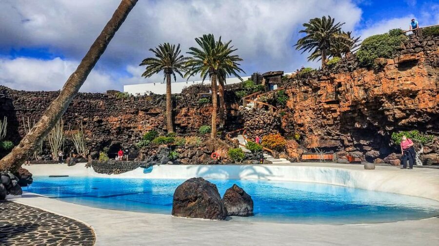 Lanzarote: Full-Day Island Highlights Tour - La Geria Wine Sampling and the Real Lunch Situation