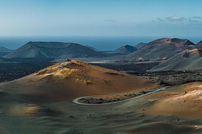 Lanzarote Grand Tour - Camel Shed stop: optional 6€ ride and the wait that comes with it