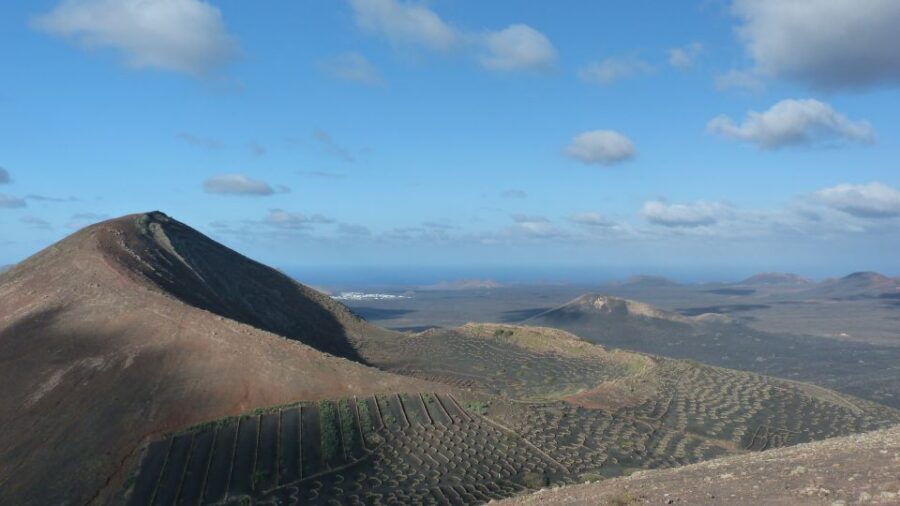 Lanzarote: La Geria Vineyards Hiking Tour - Hotel pickup and meeting at Bodega Rubicón: keep it simple