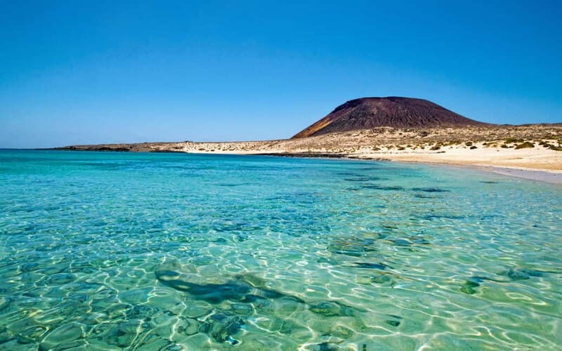 Lanzarote: La Graciosa Complete Jeep Tour with Beach Time - Jeep transport on La Graciosa: scenic, fast, and undeniably bumpy