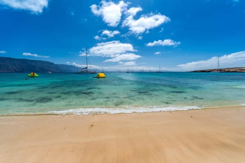 Lanzarote: La Graciosa Complete Jeep Tour with Beach Time - Playa de la Francesa and Montaña Amarilla: your long unwind window