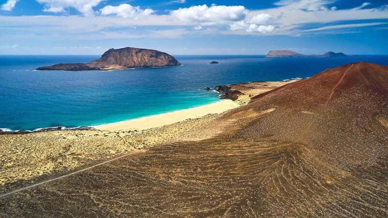 Lanzarote: La Graciosa Complete Jeep Tour with Beach Time - What to bring (and what to do before you go)