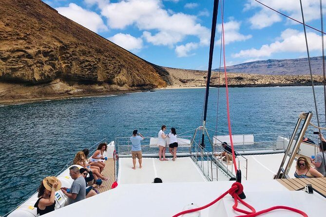Lanzarote: La Graciosa island cruise with lunch and water activities - Caleta de Sebo: the best “walk around” slot on La Graciosa