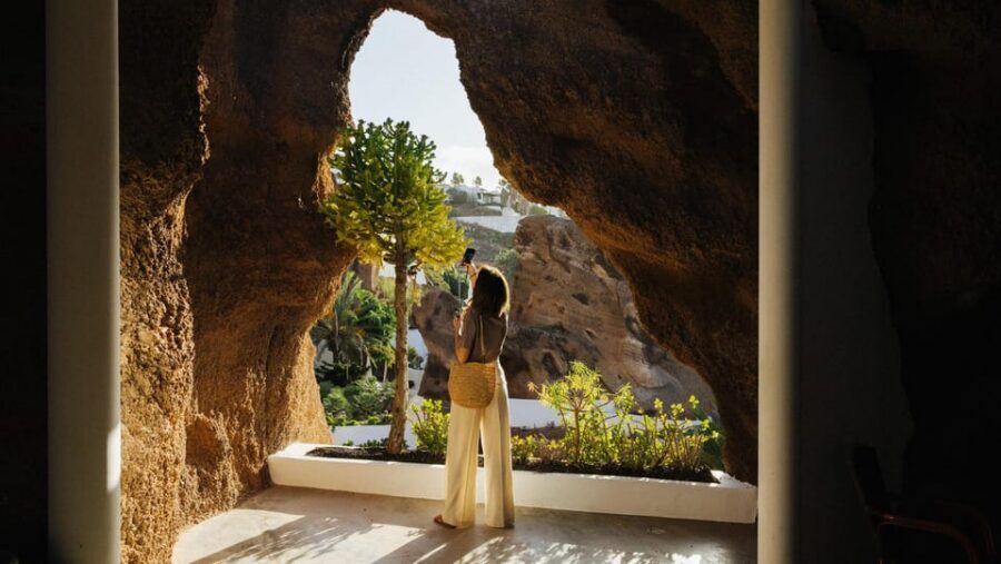 Lanzarote: LagOmar Museum Entry Ticket - Your main route: check in, then walk the caves and terraces