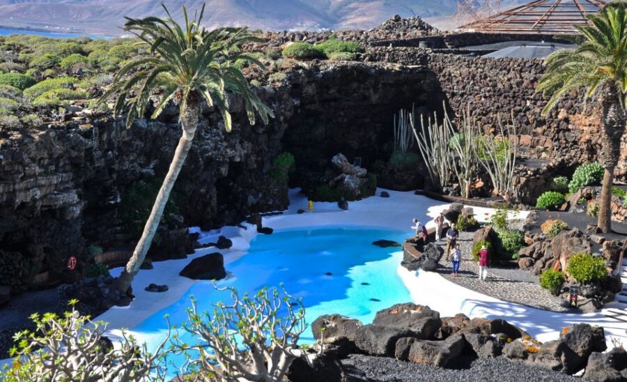 Lanzarote: Northern Half-Day Trip - Getting on the bus: pickup options and what changes by location