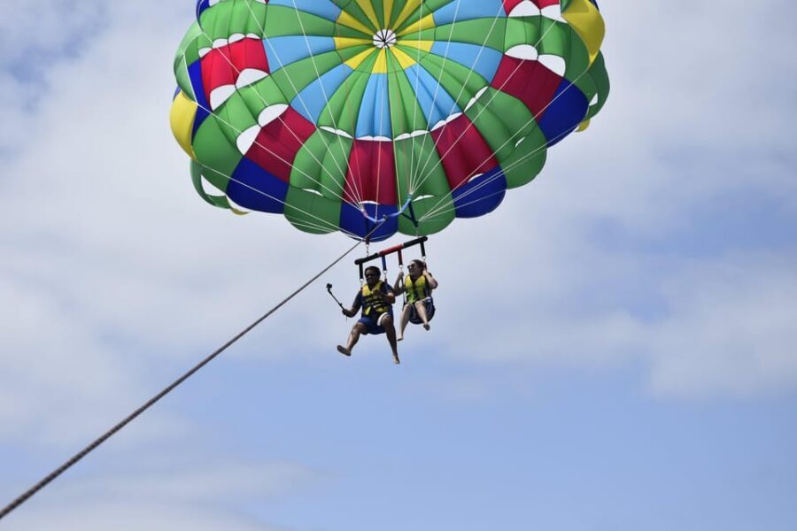 Lanzarote: Parasailing Adventure in Puerto del Carmen - The best way to do it: what to bring and what to wear