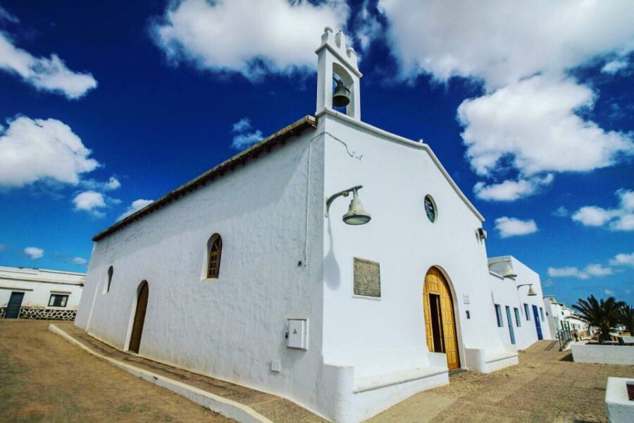Lanzarote: Return Ferry to La Graciosa with Bus Pickup - How to use your time on an island with the largest marine reserve in Europe