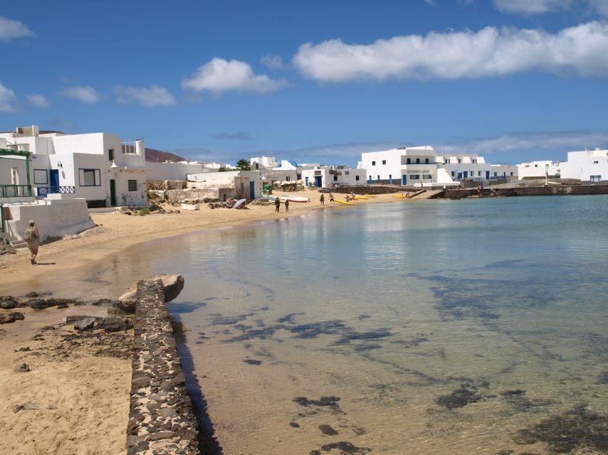 Lanzarote: Return Ferry to La Graciosa with Bus Pickup - FAQ