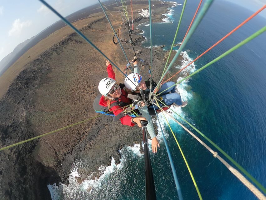 Lanzarote: Tandem Paragliding - Volcanic views and the Atlantic coast from above