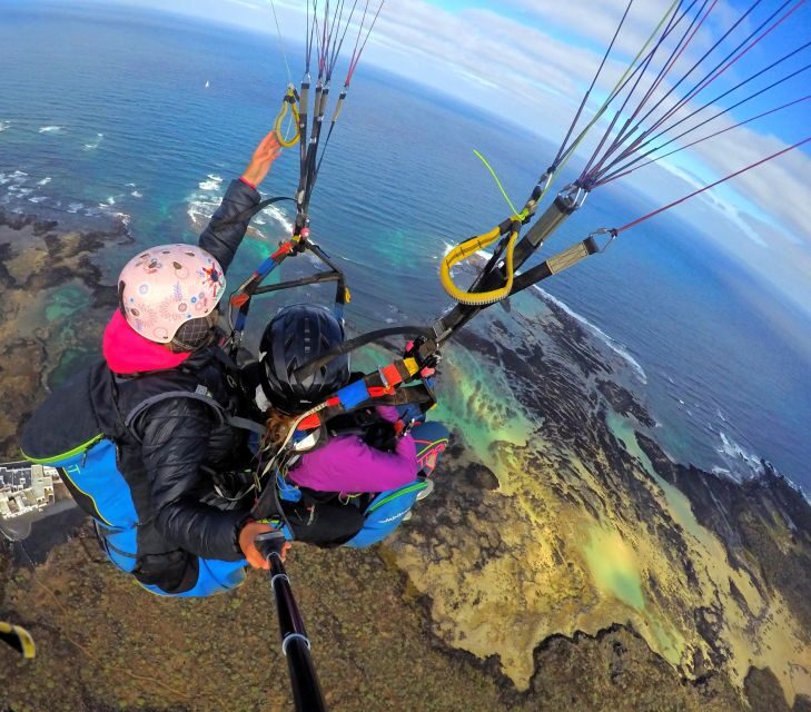 Lanzarote: Tandem Paragliding - What to wear so the wind feels good (not annoying)