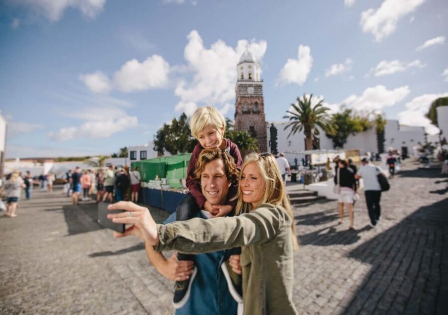 Lanzarote: Teguise Handicraft Market and La Graciosa Island - Getting the best day out of it: what to bring and what to watch