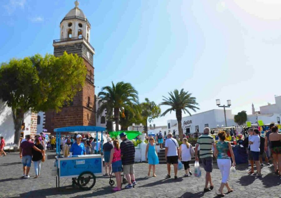 Lanzarote: Teguise Handicraft Market and La Graciosa Island - Teguise on a Sunday: why this market feels like the real deal