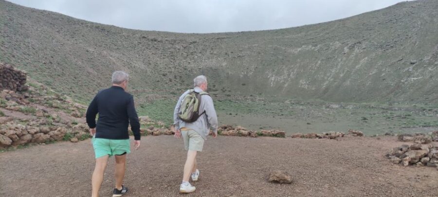 Lanzarote: Timanfaya Natural Park Trekking Tour - The middle-of-the-tour break: local products plus Canary white wine