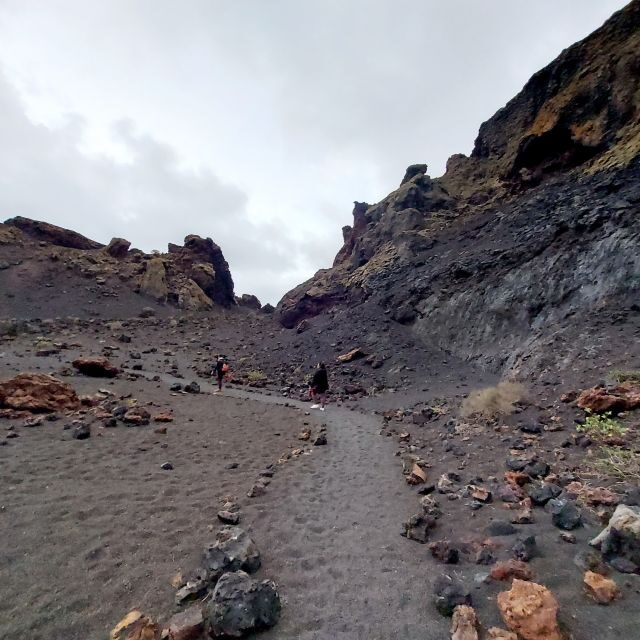 Lanzarote: Timanfaya Natural Park Trekking Tour - A minute of silence to meditate: weirdly good for your brain