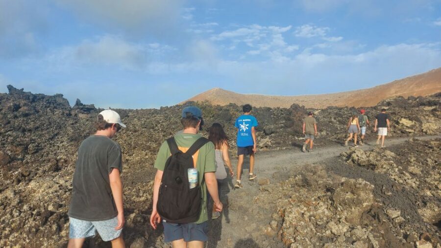 Lanzarote: Timanfaya Natural Park Trekking Tour - Pace and footing: what to wear so the hike stays fun