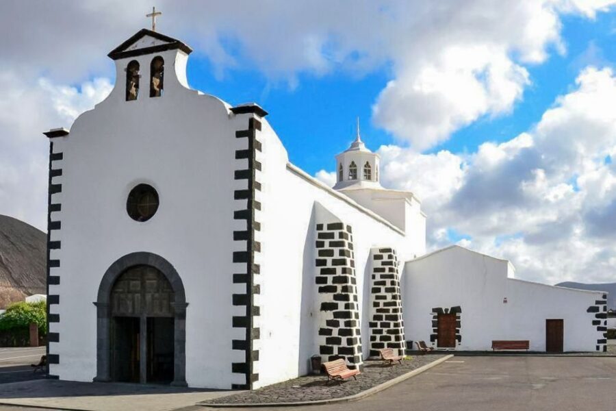 Lanzarote: Timanfaya Park and Jameos del Agua Full-Day Tour - Driver and Guide: Why It Changes the Day