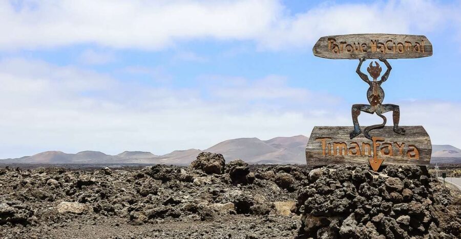 Lanzarote: Timanfaya Park, Jameos Agua, & Cueva Verdes Tour - The guide and driver: multilingual storytelling that keeps it moving