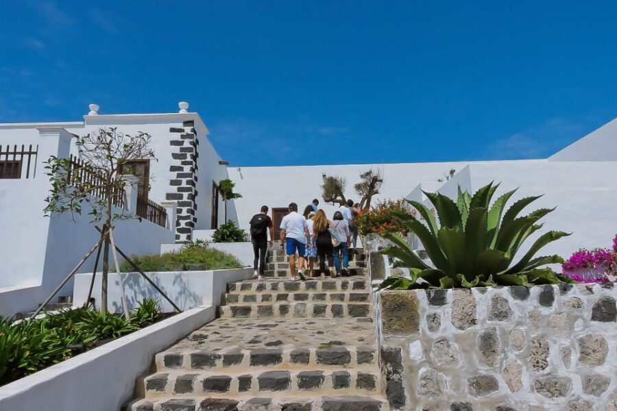 Lanzarote: Vineyard Tour with Wine and Chocolate Tasting - A short Lanzarote tour that explains the whole bottle