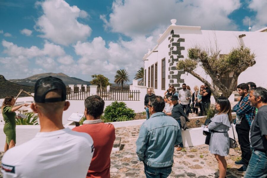 Lanzarote: Vineyard Tour with Wine and Chocolate Tasting - Views while you sip: Masdache, Los Volcanes, and the Testeina volcano