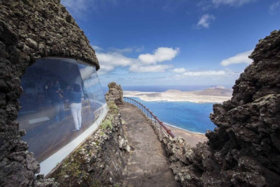 Lanzarote: Volcanic Landscapes Tour with Panoramic Views - Volcán Corona and the Haría viewpoints you’ll remember