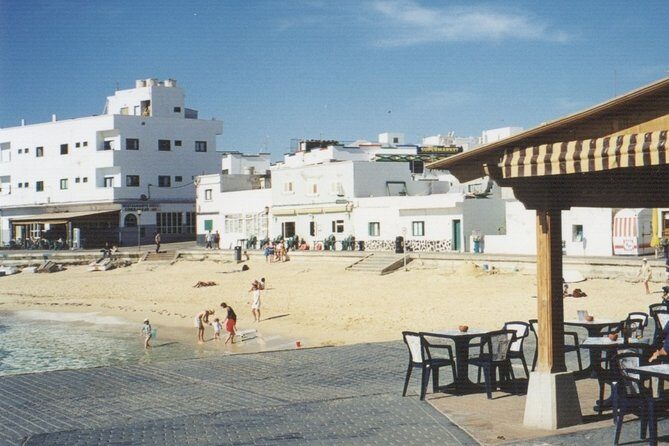 Lanzarote:Ferry ticket to Fuerteventura with free wifi - Timetable strategy: picking the best departure for beach time