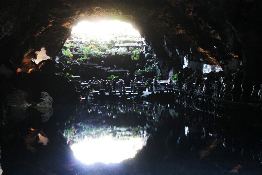 North Lanzarote: Cave, Jameos del Agua, and Viewpoint - Cueva de los Verdes: colorful lava galleries, fast entry, big wow factor