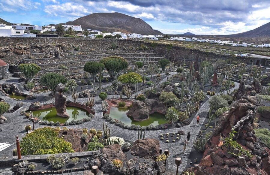 North Lanzarote: The Work of César Manrique - Cueva de los Verdes: walking through volcanic time