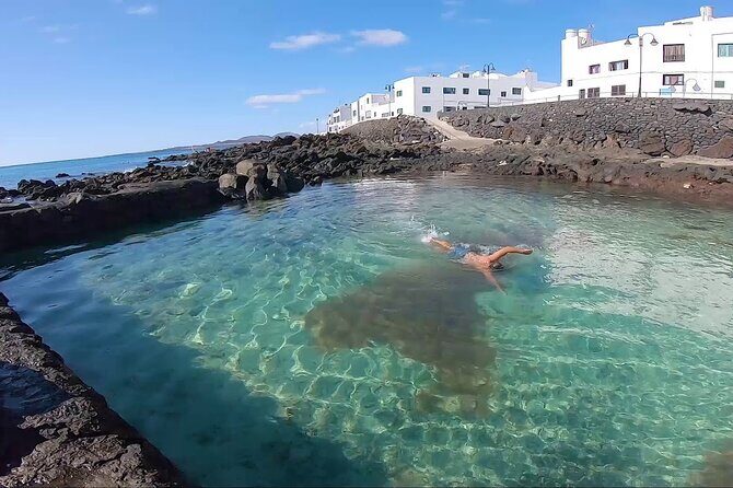 North Tour, Viewpoint, Brunch, White beach & lava pools - Ye tapas and local wines: eat well before the tastings