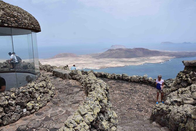 Premium Tour Timanfaya National Park and Cueva de Los Verdes - Lunch Options: Budget-Friendly, Not Guaranteed to Feel Premium