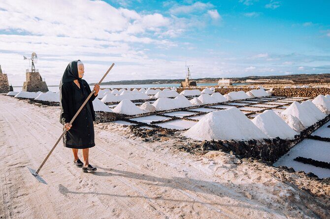 Private and Guided Tour to the Salinas de Janubio with Tasting - Where this fits best in your Lanzarote day
