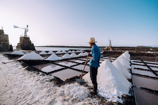 Private and Guided Tour to the Salinas de Janubio with Tasting - The 90-minute guided walk through salt making