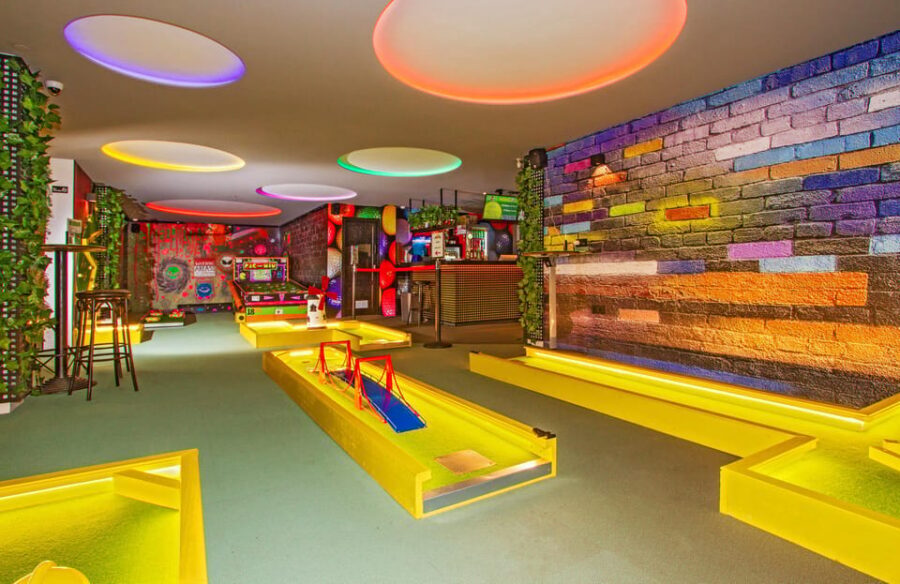 Puerto del Carmen: Indoor 18 hole Crazy Mini Golf Experience - How the 18 holes work: twists, surprises, and the fun of not knowing what’s next