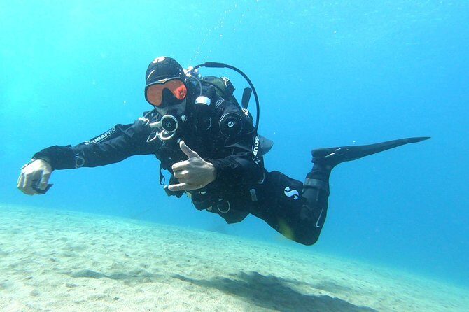 Scuba Diving in Lanzarote (for certified divers only) - The 8:15 meet-up at C. Bajamar, Tías: timing and what it means