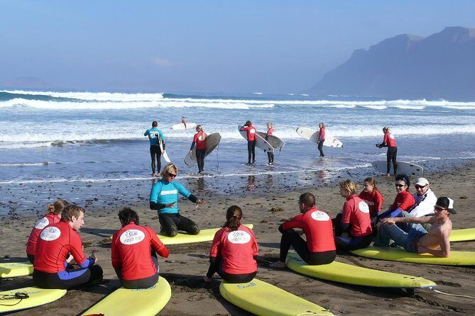 Surf class in Famara 9:15-12:00 or 11:45-14:30 (2h class) - Surf class in Famara: why this spot is worth your time