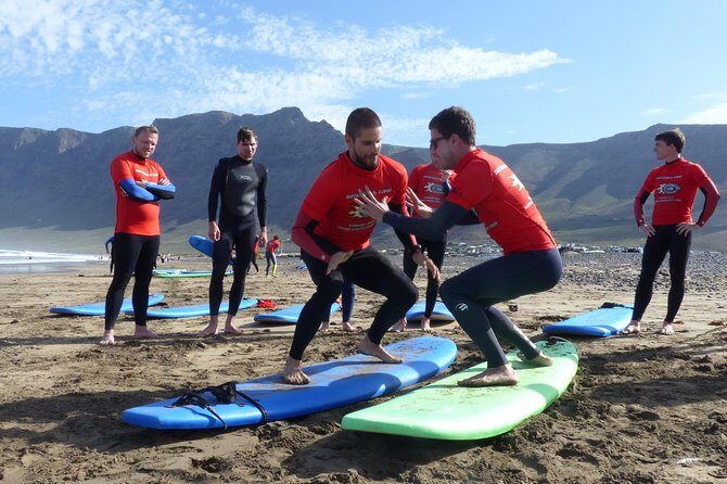Surf class in Famara 9:15-12:00 or 11:45-14:30 (2h class) - Why English instruction helps in Famara’s mixed-group vibe